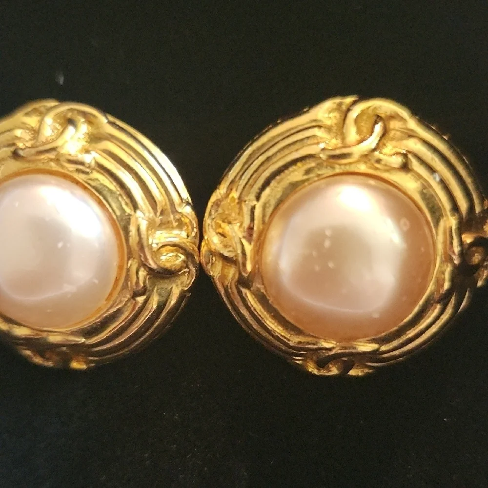 Chanel‎ CC Coco Mark 4-Tow Pearl Vintage Clip Earrings (24k Gold Plated)
